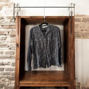 Liz Claiborne Gray with design Long Sleeve button up dress Top Blouse Size 10